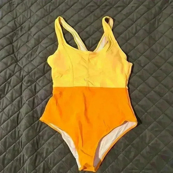Women’s swim suit - Picture 1 of 3